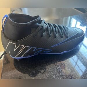 Nike Mercurial soccer cleats big kids size 5.5